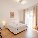 Apartahotel Bari Home 3*