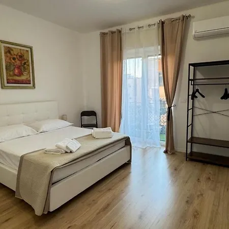 Aparthotel Bari Home 3*